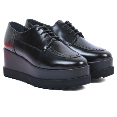 Chaussure Derby plateforme femme Andrea Bruni 100% cuir noir, lacets, semelle compensée crantée épaisse. Réf. AB-103-4-N. Chaussure Derby plateforme femme Andrea Bruni 100% cuir noir, lacets, semelle compensée crantée épaisse. Réf. AB-103-4-N.