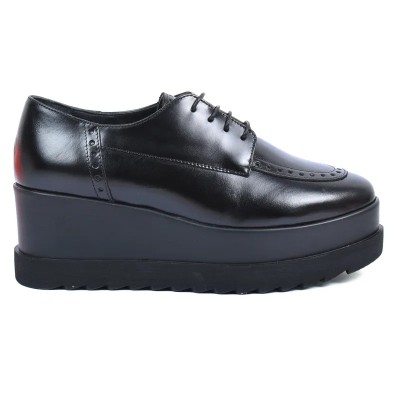 Chaussure Derby plateforme femme Andrea Bruni 100% cuir noir, lacets, semelle compensée crantée épaisse. Réf. AB-103-4-N. Chaussure Derby plateforme femme Andrea Bruni 100% cuir noir, lacets, semelle compensée crantée épaisse. Réf. AB-103-4-N.