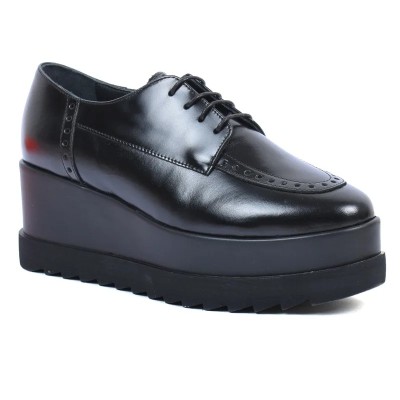 Chaussure Derby plateforme femme Andrea Bruni 100% cuir noir, lacets, semelle compensée crantée épaisse. Réf. AB-103-4-N. Chaussure Derby plateforme femme Andrea Bruni 100% cuir noir, lacets, semelle compensée crantée épaisse. Réf. AB-103-4-N.