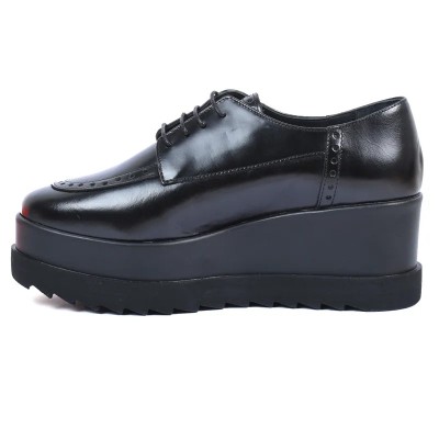 Chaussure Derby plateforme femme Andrea Bruni 100% cuir noir, lacets, semelle compensée crantée épaisse. Réf. AB-103-4-N. Chaussure Derby plateforme femme Andrea Bruni 100% cuir noir, lacets, semelle compensée crantée épaisse. Réf. AB-103-4-N.