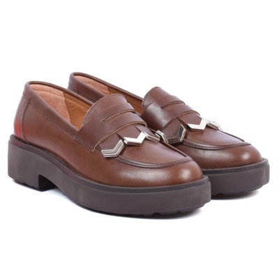 Mocassins femme en cuir marron ANDREA BRUNI AB-919-2-M avec détail métallique sur le dessus Mocassins femme en cuir marron ANDREA BRUNI AB-919-2-M avec détail métallique sur le dessus