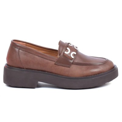 Mocassins femme en cuir marron ANDREA BRUNI AB-919-3-M avec ornement décoratif argenté Mocassins femme en cuir marron ANDREA BRUNI AB-919-3-M avec ornement décoratif argenté