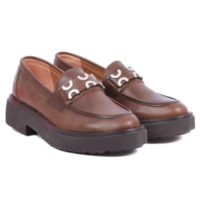 Mocassins femme en cuir marron ANDREA BRUNI AB-919-3-M avec ornement décoratif argenté Mocassins femme en cuir marron ANDREA BRUNI AB-919-3-M avec ornement décoratif argenté