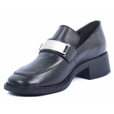 Mocassins femme en cuir noir ANDREA BRUNI AB-161-2-N avec détail argenté et talon carré Mocassins femme en cuir noir ANDREA BRUNI AB-161-2-N avec détail argenté et talon carré