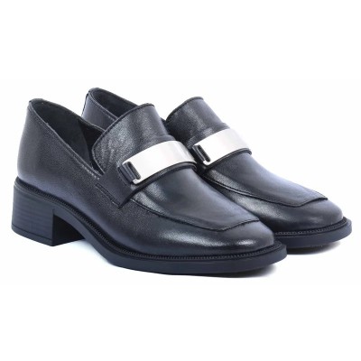 Mocassins femme en cuir noir ANDREA BRUNI AB-161-2-N avec détail argenté et talon carré Mocassins femme en cuir noir ANDREA BRUNI AB-161-2-N avec détail argenté et talon carré