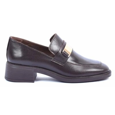 Mocassins femme en cuir marron ANDREA BRUNI AB-161-2-M avec bande dorée et semelle élégante Mocassins femme en cuir marron ANDREA BRUNI AB-161-2-M avec bande dorée et semelle élégante