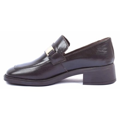 Mocassins femme en cuir marron ANDREA BRUNI AB-161-2-M avec bande dorée et semelle élégante Mocassins femme en cuir marron ANDREA BRUNI AB-161-2-M avec bande dorée et semelle élégante