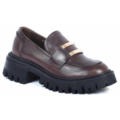 Mocassins femme ANDREA BRUNI AB-225-5-M en cuir marron avec double barre dorée et semelle crantée Mocassins femme ANDREA BRUNI AB-225-5-M en cuir marron avec double barre dorée et semelle crantée