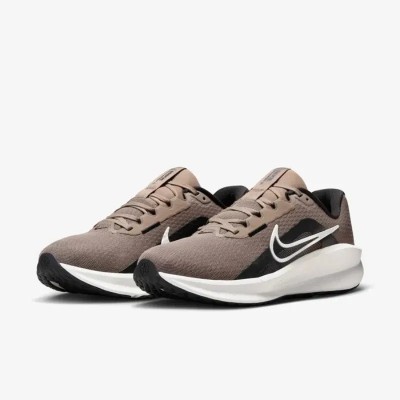 Nike Downshifter 13 FD6476-200 Brun Vison Nike Downshifter 13 FD6476-200 Brun Vison
