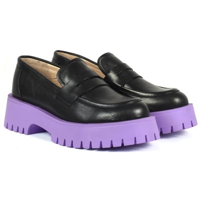 Mocassins femme ANDREA BRUNI MC-M4-VLT-N en cuir noir avec semelle épaisse violette et style audacieux