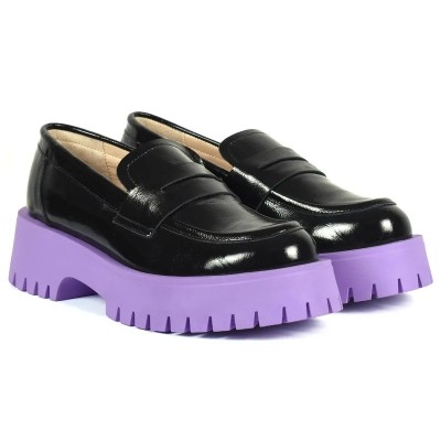 Mocassins femme ANDREA BRUNI MC-M4-VLT-NPPN en cuir verni noir avec semelle violette et design chic