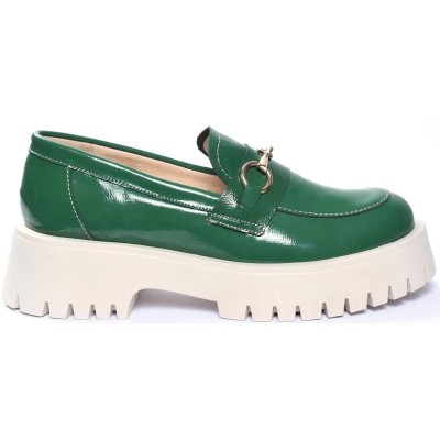 Mocassins femme ANDREA BRUNI MC-M3-VVT en cuir verni vert avec mors doré et semelle crantée crème