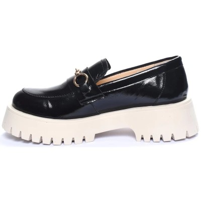 Mocassins femme ANDREA BRUNI MC-M3-VN en cuir verni noir avec mors doré et semelle crantée crème