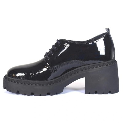 Derby femme en cuir verni noir à semelle épaisse et lacets – CityMode.tn