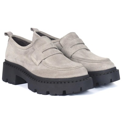 Mocassins femme en daim gris avec semelle épaisse noire – CityMode.tn
