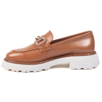Mocassins femme en cuir camel avec semelle blanche épaisse et chaîne dorée – CityMode.tn