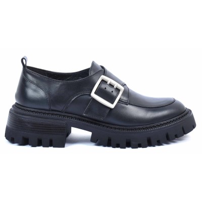 Mocassins femme en cuir noir avec grande boucle carrée argentée et semelle crantée – CityMode.tn