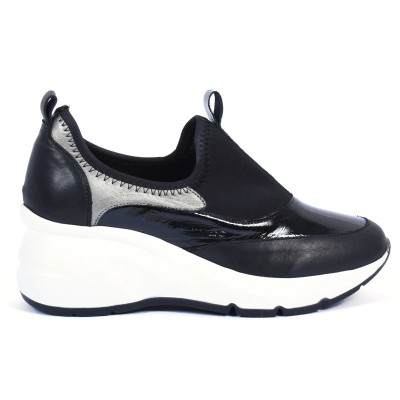 Baskets femme noires et blanches à semelle compensée – look moderne et confort supérieur – CityMode.tn