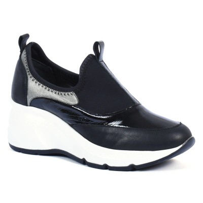 Baskets femme noires et blanches à semelle compensée – look moderne et confort supérieur – CityMode.tn