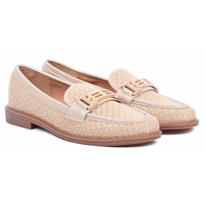 Mocassins femme beige en raphia avec logo doré et semelle bois – élégance naturelle et raffinement – CityMode.tn
