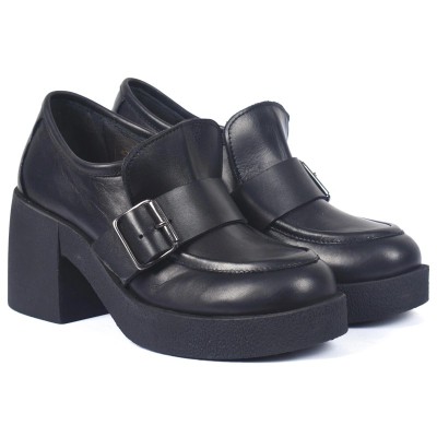 Mocassin femme en cuir noir avec boucle décorative et talon bloc