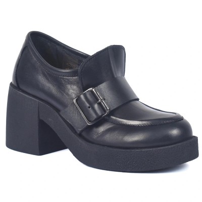 Mocassin femme en cuir noir avec boucle décorative et talon bloc