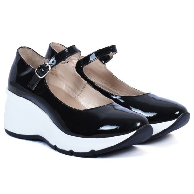 Chaussure femme en cuir verni noir avec bride et semelle compensée blanche