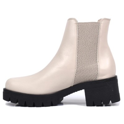 Bottine femme en cuir beige avec élastique latéral et semelle épaisse crantée