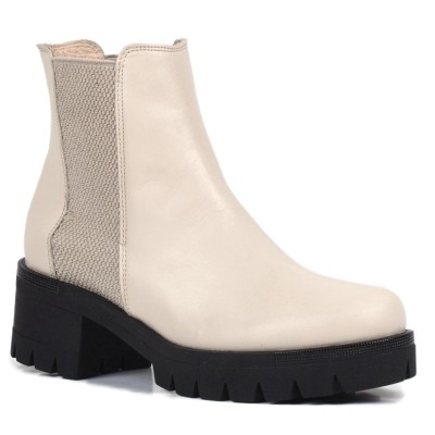 Bottine femme en cuir beige avec élastique latéral et semelle épaisse crantée