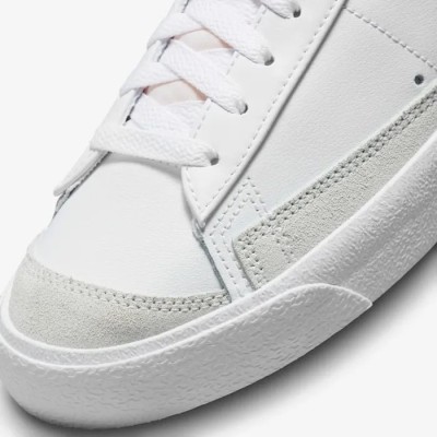 Nike Blazer Mid 77 blanc Réf FN7809-100