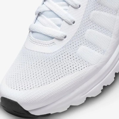 Nike Air Max Invigor blanche noire Réf 749680-100