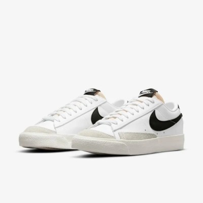 Nike Blazer Low blanc voile noir Réf DC4769-102