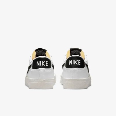 Nike Blazer Low blanc voile noir Réf DC4769-102